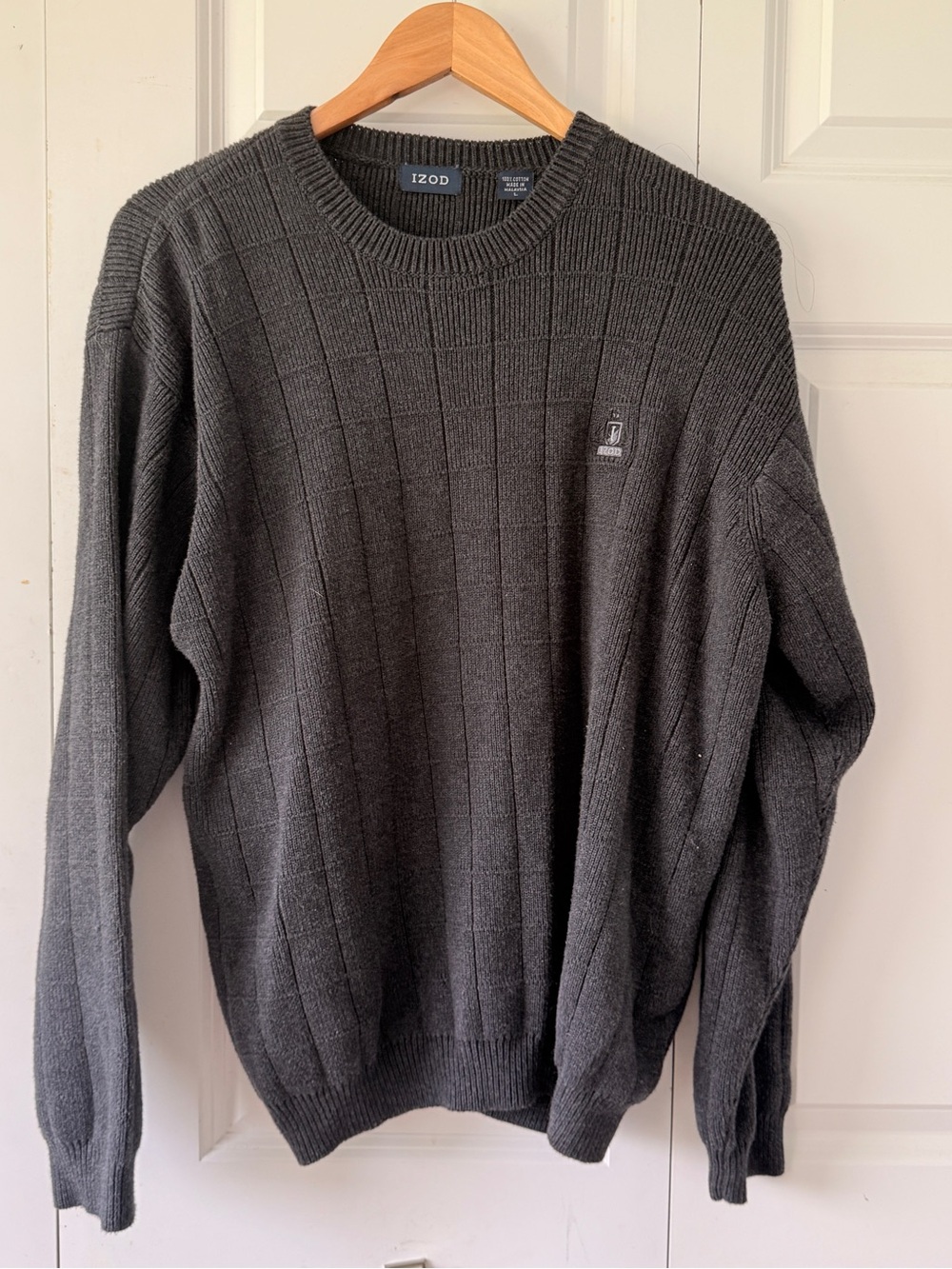 IZOD Men’s Dark Gray Textured Crewneck Sweater